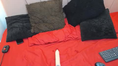 mia online show from November 2025 11:27:01 PM