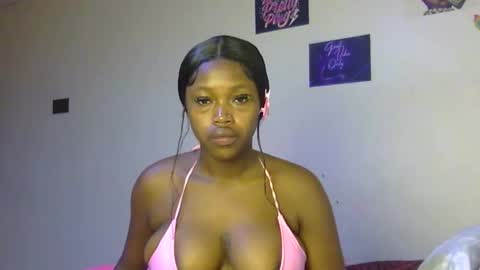 Snapshot of miss_sexyyy chatting on December 2025 01:53:01 PM miss_sexyyy online show from December 2025 01:53:01 PM