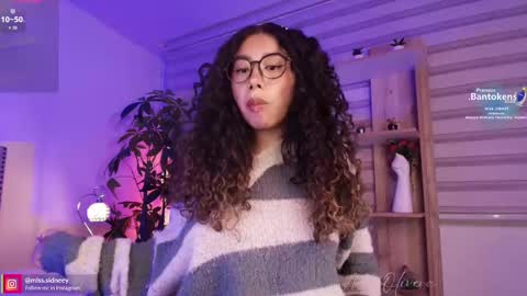 Snapshot of miss_sidney chatting on October 2025 01:09:01 PM Amy Olivera online show from October 2025 01:09:01 PM