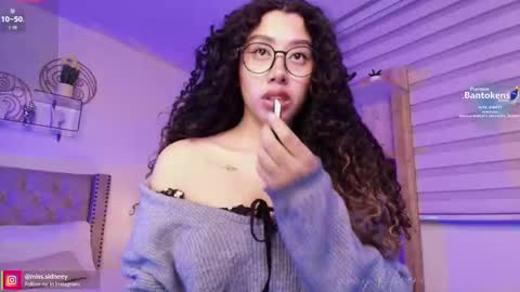 Snapshot of miss_sidney chatting on October 2025 01:23:01 PM Amy Olivera online show from October 2025 01:23:01 PM