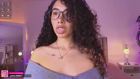 Snapshot of miss_sidney chatting on December 2025 01:09:01 PM Amy Olivera online show from December 2025 01:09:01 PM