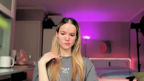 Snapshot of miss_sweetdream chatting on December 2024 09:22:02 AM Emily online show from December 2024 09:22:02 AM