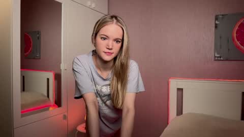 Snapshot of miss_sweetdream chatting on January 2025 06:10:01 AM Emily online show from January 2025 06:10:01 AM