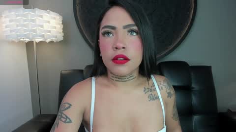 Snapshot of miss_vaiolette chatting on December 2024 11:07:02 AM Vaiolette online show from December 2024 11:07:02 AM
