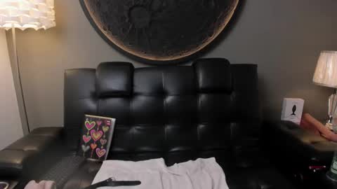Snapshot of miss_vaiolette chatting on February 2025 02:04:02 PM Vaiolette online show from February 2025 02:04:02 PM
