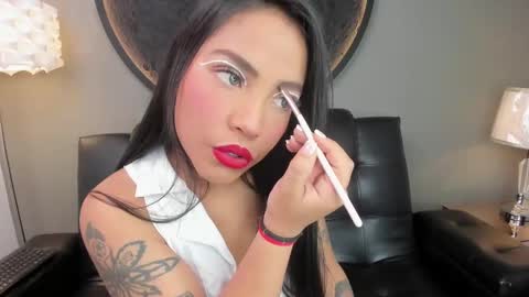 Snapshot of miss_vaiolette chatting on February 2025 11:19:02 AM Vaiolette online show from February 2025 11:19:02 AM