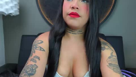 Snapshot of miss_vaiolette chatting on September 2025 11:02:01 AM Vaiolette online show from September 2025 11:02:01 AM