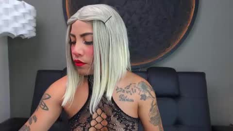 Snapshot of miss_vaiolette chatting on October 2025 11:08:02 AM Vaiolette online show from October 2025 11:08:02 AM