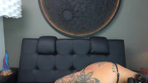 Snapshot of miss_vaiolette chatting on October 2025 11:08:02 AM Vaiolette online show from October 2025 11:08:02 AM