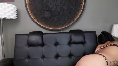 Vaiolette online show from April 2026 11:05:01 AM