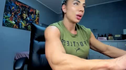 Alesyamuscledoll online show from October 2025 05:11:01 PM