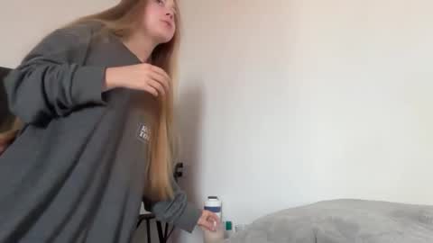 Ameliahs online show from October 2025 12:56:01 PM