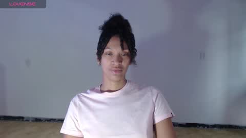 Snapshot of misscruzxz chatting on November 2025 04:10:02 PM Donna di Diamanti online show from November 2025 04:10:02 PM