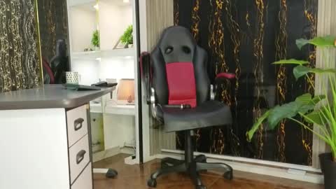 Escarlet online show from November 2025 03:49:02 AM