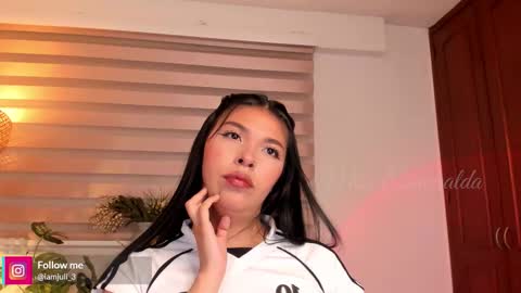 Snapshot of missesmeralda chatting on November 2025 09:41:02 PM Julieta Arboleda but i like call me esme online show from November 2025 09:41:02 PM