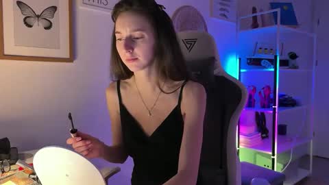 misslalii online show from March 2026 04:42:01 PM