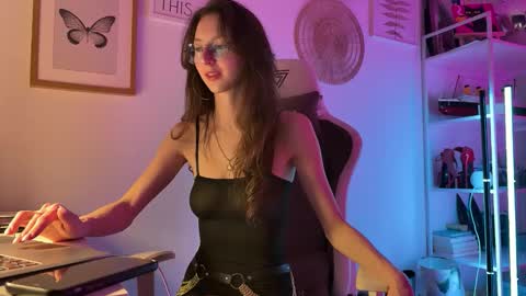 misslalii online show from May 2026 07:43:01 PM