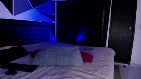 Miss Loise online show from February 2025 12:47:01 PM