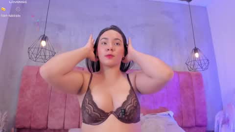 Snapshot of missmiaa_ chatting on May 2026 11:51:02 AM Mia online show from May 2026 11:51:02 AM
