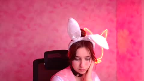 Mia online show from November 2025 12:09:02 AM