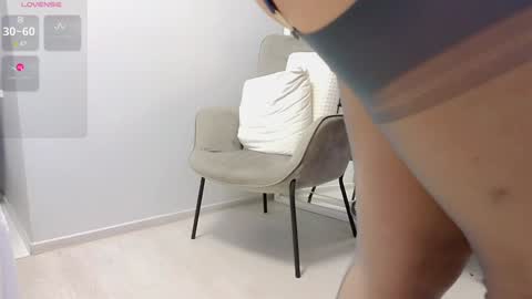 Mia online show from December 2024 05:11:01 PM