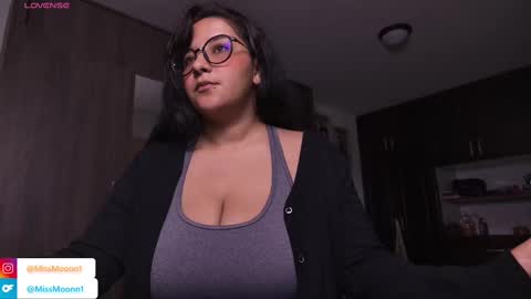 Snapshot of missmoonn chatting on September 2025 02:00:02 AM MissMoon online show from September 2025 02:00:02 AM