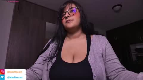 Snapshot of missmoonn chatting on September 2025 09:58:01 PM MissMoon online show from September 2025 09:58:01 PM