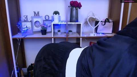 Snapshot of missoliviaa_ chatting on January 2025 08:03:01 AM Olivia online show from January 2025 08:03:01 AM