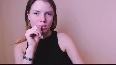 Snapshot of missoliviaa_ chatting on February 2025 12:28:01 PM Olivia online show from February 2025 12:28:01 PM