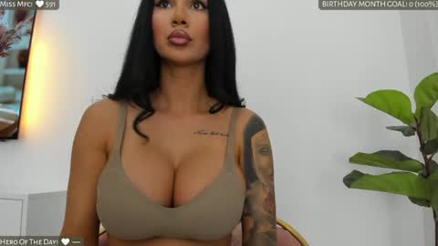 Snapshot of misspinkroom chatting on May 2026 06:46:01 PM Renata online show from May 2026 06:46:01 PM