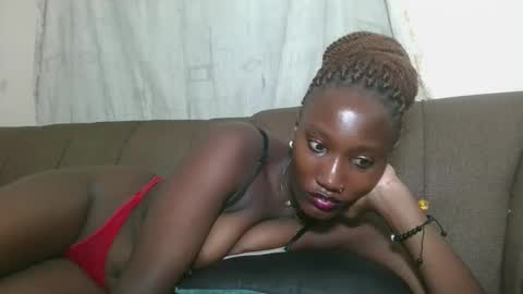 Snapshot of missprettygal chatting on November 2025 08:33:02 PM pretty gal online show from November 2025 08:33:02 PM