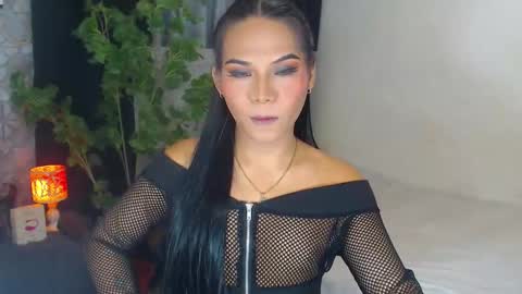 misstrishontop online show from December 2024 12:38:01 PM