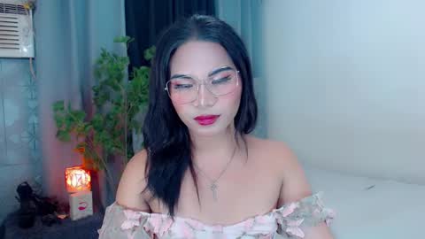 misstrishontop online show from January 2025 06:28:01 PM