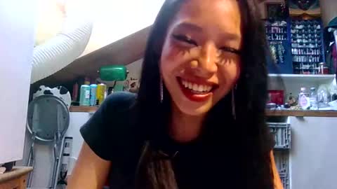 Snapshot of missversatile chatting on May 2026 06:15:02 PM Miss Versatile online show from May 2026 06:15:02 PM