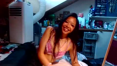 Snapshot of missversatile chatting on May 2026 06:16:02 PM Miss Versatile online show from May 2026 06:16:02 PM