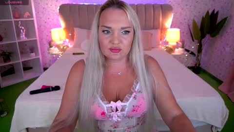Snapshot of missyymartinezz chatting on September 2025 02:19:01 PM Amely online show from September 2025 02:19:01 PM