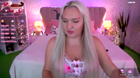 Snapshot of missyymartinezz chatting on October 2025 03:12:01 PM Amely online show from October 2025 03:12:01 PM
