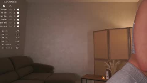 Mia online show from October 2025 05:55:02 PM