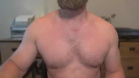Snapshot of mister_dilf chatting on May 2026 04:15:01 PM MISTER DILF online show from May 2026 04:15:01 PM