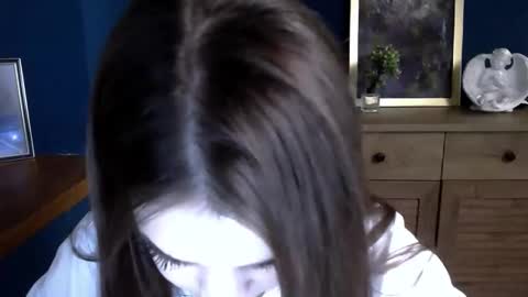 Snapshot of misticwave chatting on November 2025 07:22:02 AM Ines online show from November 2025 07:22:02 AM