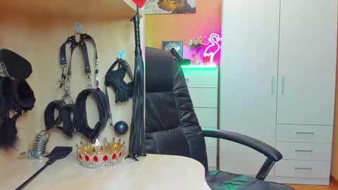 Mistress Kristi online show from October 2025 09:00:02 PM