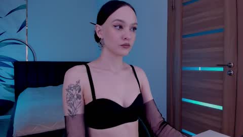 Snapshot of mistress_mialibra chatting on September 2025 07:03:01 PM Mistress Mia online show from September 2025 07:03:01 PM