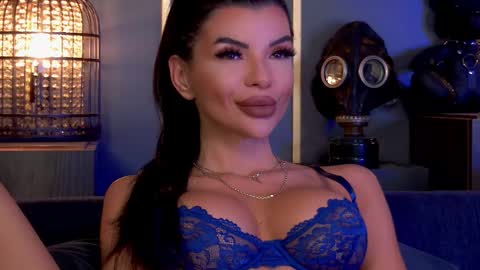 Elenia online show from October 2025 01:08:02 PM