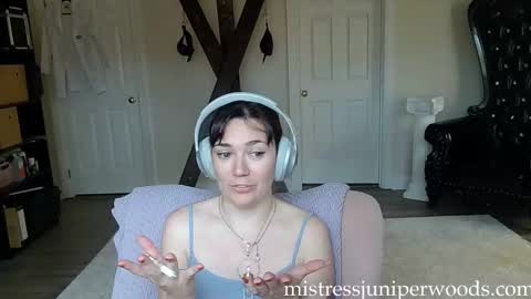 Snapshot of mistressjuniper chatting on November 2025 05:34:02 PM Mistress June online show from November 2025 05:34:02 PM
