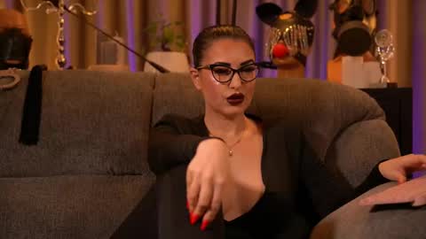 Mistress Kelly online show from November 2025 01:48:01 AM