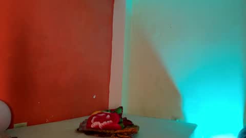 MoonLipson online show from January 2025 03:57:02 AM