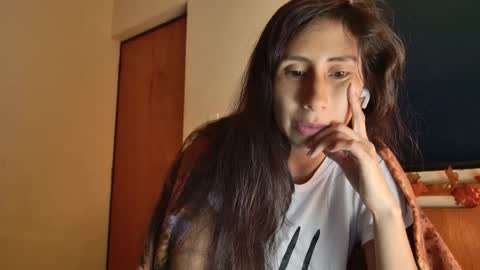 MoonLipson online show from October 2025 06:02:02 AM