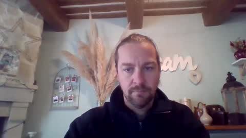 Snapshot of moi9876543210 chatting on February 2025 12:29:01 PM Julien online show from February 2025 12:29:01 PM