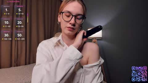 Laura online show from November 2025 01:40:02 AM