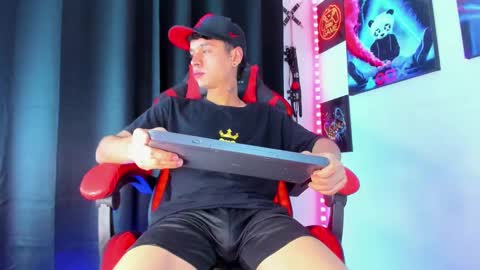 Snapshot of moises_23cm chatting on December 2024 04:25:02 AM moises_23cm online show from December 2024 04:25:02 AM